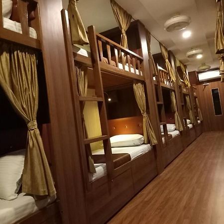 Classic Dormitory Мумбай Екстериор снимка