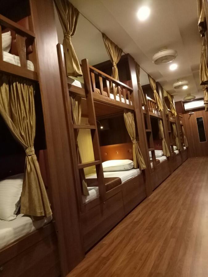 Classic Dormitory Мумбай Екстериор снимка