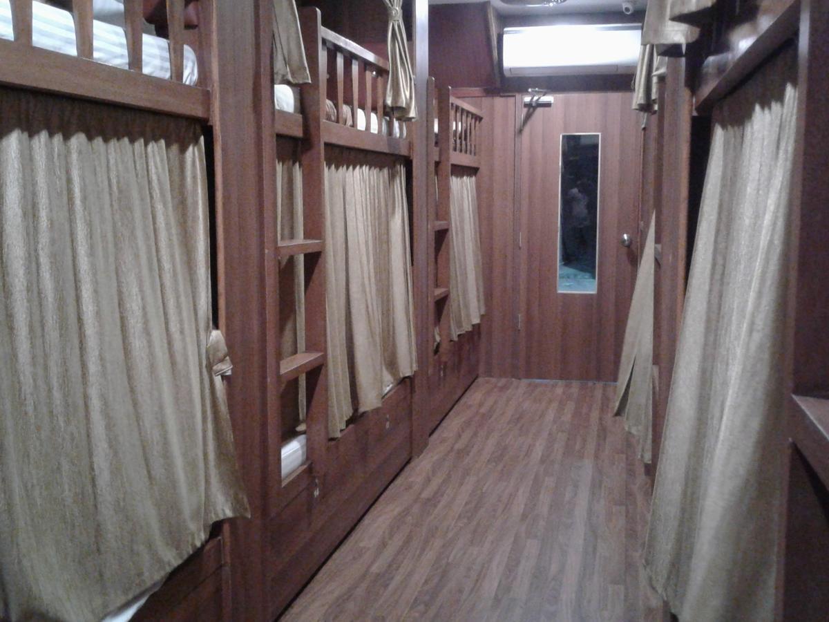 Classic Dormitory Мумбай Екстериор снимка
