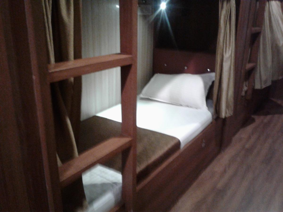 Classic Dormitory Мумбай Екстериор снимка